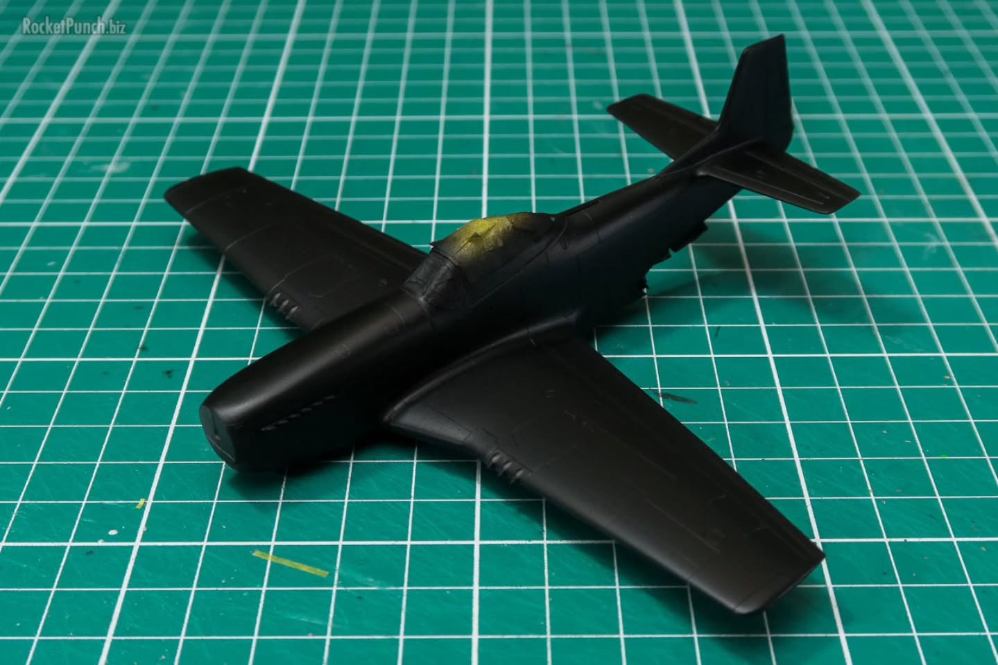 1/72 Hasegawa P-51K Mustang
.
The metalic silver color is painted over a black base to get the most opacity. I then masked off some panels and painted a darker shade of silver for variation.
.
#72scale #hasegawa #scalemodels