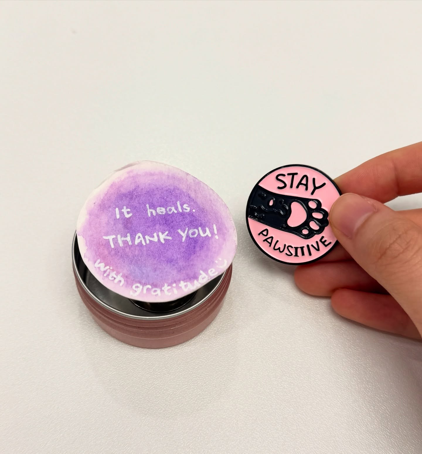 之前收到病人的小手工☺️
我未打開之前見到係個藥膏罐
心諗點解還返個藥膏俾我
係咪覺得唔好用呢
一打開,Surprised!
好得意!!
Stay pawsitive! So cute!
🙏🙏🙏
EC needs to be cheered up too haha 之前收到病人的小手工☺️
我未打開之前見到係個藥膏罐
心諗點解還返個藥膏俾我
係咪覺得唔好用呢
一打開,Surprised!
好得意!!
Stay pawsitive! So cute!
🙏🙏🙏
EC needs to be cheered up too haha