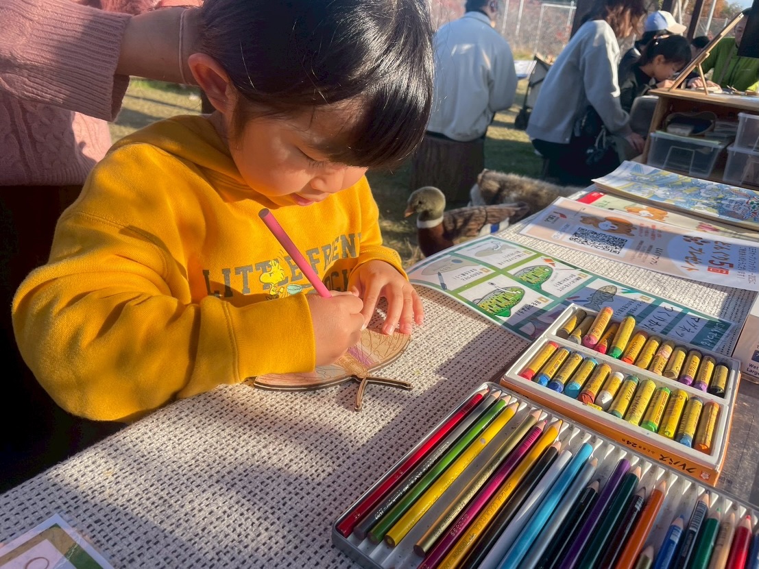 ワークショップにご参加いただいた皆様、ありがとうござました!🐟
発見や学びなどお持ち帰りいただけたでしょうか🔍👀
今回は八王子オープンファクトリー内でのイベントでしたので、僕が普段していることや、これまでどのようなことをしてきたか。また設計の話しなど、スライドを使いながら説明させていただきました📺
あまり参考にならなかったかもしれませんが、こういう風に生きている人もいるんだなーと、頭の片隅に留めていただけたら嬉しいです。
来年もオープンファクトリーが開催される際はエントリーしてみたいと思っています。
新しい発見や学びのあるコンテンツを準備して参りますので、ぜひまた参加をご検討ください🛠️
改めましてワークショップにご参加いただき、ありがとうございました!
また、今回場所を提供していただいた磯沼牧場様 、@isonuma__milkfarm
お手伝いとして参加してくれた書道家のはーちゃん
@hacreii 、
本当にありがとうございました!
@hachioji_openfactory