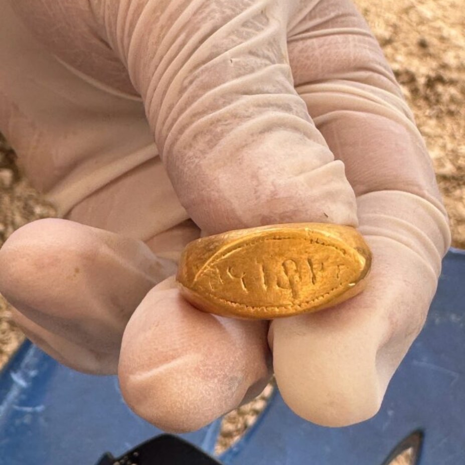 Gold rings, bronze drums, ancient burials, and better ethics in bioarchaeology — this week’s Southeast Asian Archaeology newsletter is a two-week catch-up edition.⠀
⠀
The lead story comes from Don Yai Thong in Phetchaburi, Thailand, where excavations have revealed gold ornaments, bronze drums, burials, beads, pottery and more. One newly reported gold signet ring bears Brahmi script, raising interesting questions about status, ritual and long-distance connections in the region.⠀
⠀
Also featured: a new paper on ethical collaboration when working with human remains in Southeast Asia — a timely reminder that care, respect, training, authorship and local authority are all part of good archaeological practice.⠀
⠀
Read the latest issue through the link in bio. Gold rings, bronze drums, ancient burials, and better ethics in bioarchaeology — this week’s Southeast Asian Archaeology newsletter is a two-week catch-up edition.⠀
⠀
The lead story comes from Don Yai Thong in Phetchaburi, Thailand, where excavations have revealed gold ornaments, bronze drums, burials, beads, pottery and more. One newly reported gold signet ring bears Brahmi script, raising interesting questions about status, ritual and long-distance connections in the region.⠀
⠀
Also featured: a new paper on ethical collaboration when working with human remains in Southeast Asia — a timely reminder that care, respect, training, authorship and local authority are all part of good archaeological practice.⠀
⠀
Read the latest issue through the link in bio.