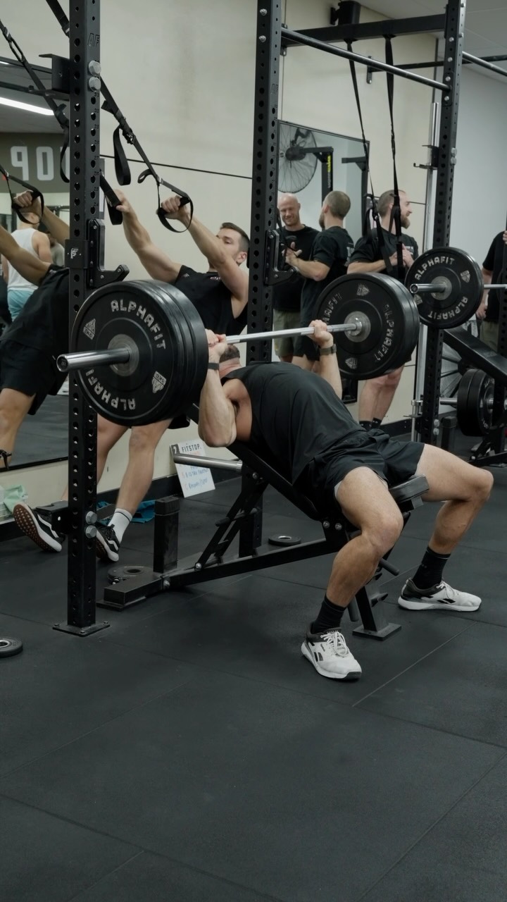 Earlwood 9 This is what team bonding looks like at Fitstop HQ 🤝
Big lifts, lots of banter, and a team that trains as hard as they work.
Because lifting weights is always better with your mates.
